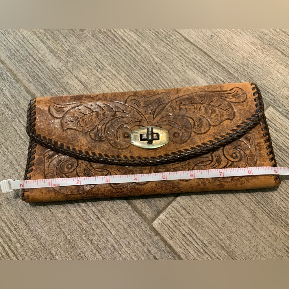VINTAGE hand-tooled leather wallet - Picture 8 of 11